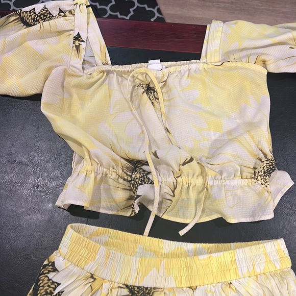 Spring Crop Top/Flow Skirt! 🌼 - Picture 2 of 3